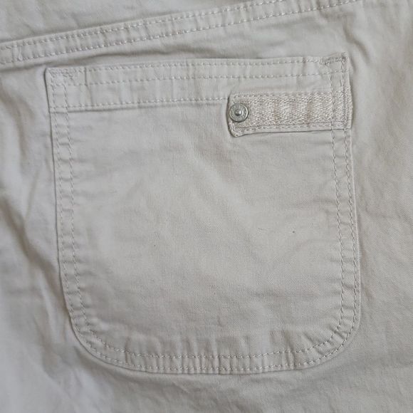 PLUS SIZE GLORIA VANDERBILT CAPRI PANTS - Picture 6 of 10